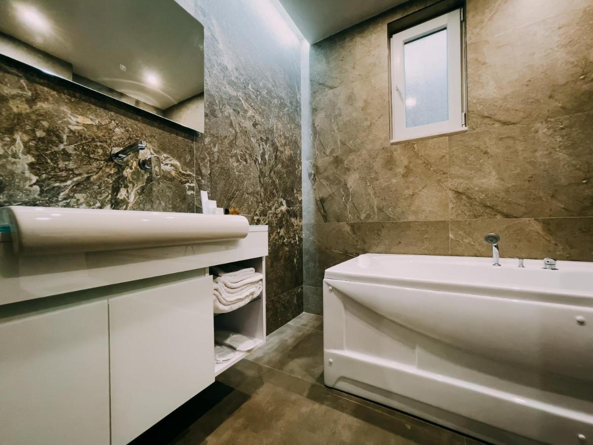Imperator Hotel Tiranë Eksteriør bilde
