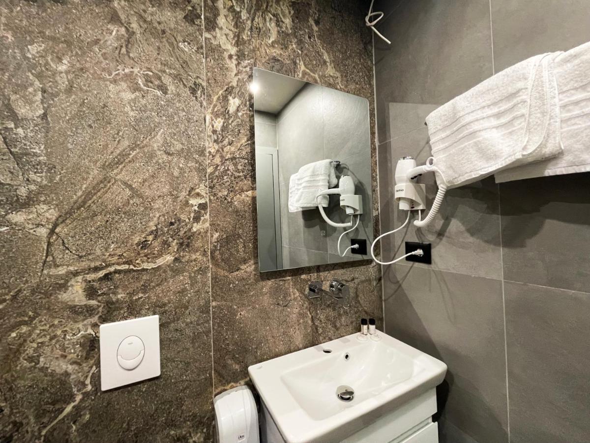 Imperator Hotel Tiranë Eksteriør bilde
